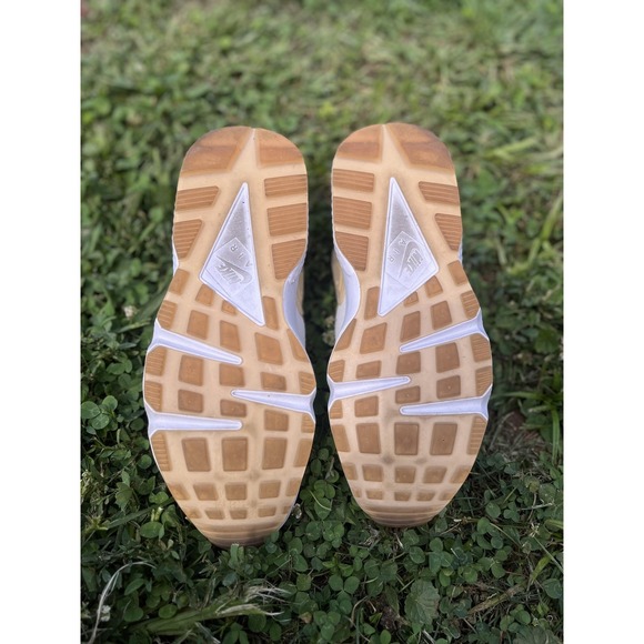 Nike Air Huarache Runner Shoes Mens Size 8 White Beige Cream Gum Sole DZ3306-104 - Picture 11 of 12